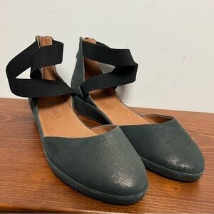 Gentle Souls Noa Leather Green Metallic Wedge Elastic Straps Round Toe Shoe 9.5